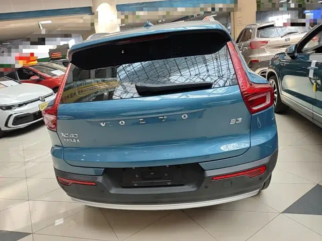 Volvo XC40 — Фото автомобиля 5
