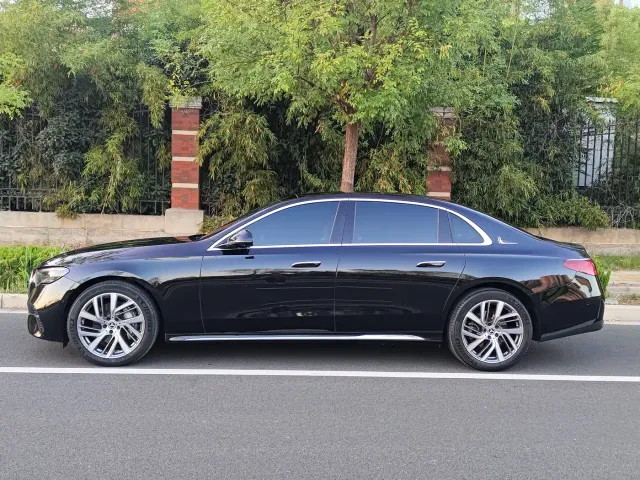 Mercedes-Benz E-Class — Фото автомобиля 4