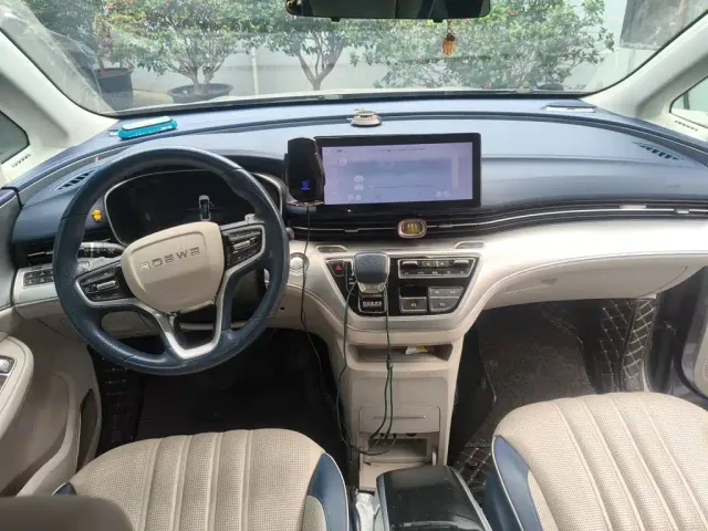 Roewe iMAX8 — Фото автомобиля 10