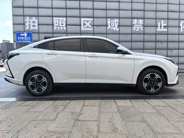 Dongfeng Yixuan — Фото автомобиля 17