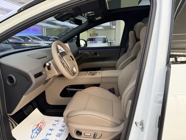 Li Auto i6 — Фото автомобиля 4
