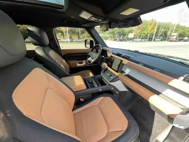Land Rover Defender — Фото автомобиля 5