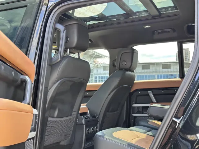 Land Rover Defender — Фото автомобиля 8
