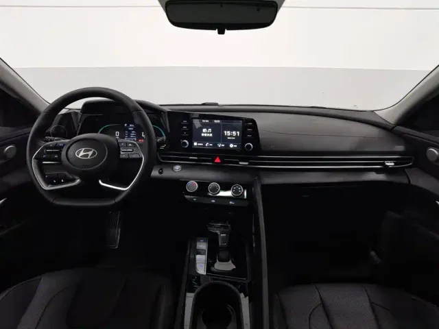 Hyundai Elantra — Фото автомобиля 5