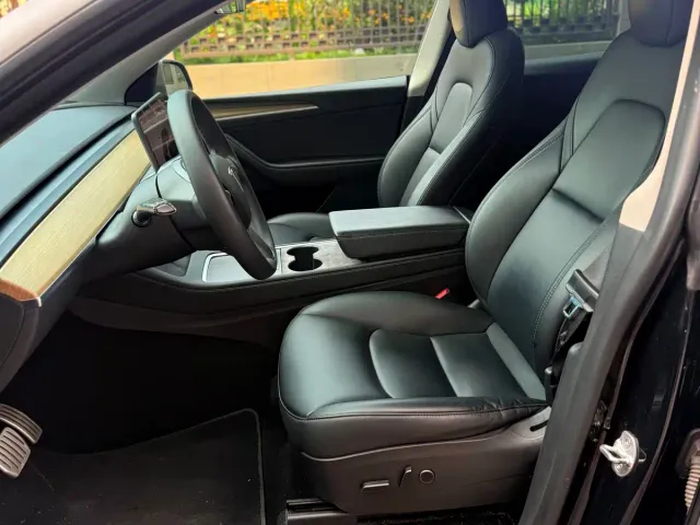 Tesla Model Y — Фото автомобиля 6