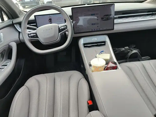 Roewe M7 DMH — Фото автомобиля 9