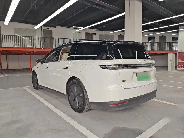 Li Auto Li i8 2025 Standard Edition — Фото автомобиля 16