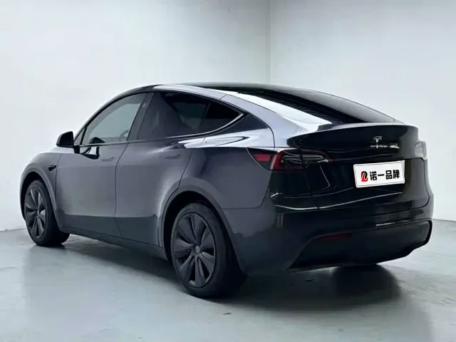 Tesla Model Y — Фото автомобиля 6