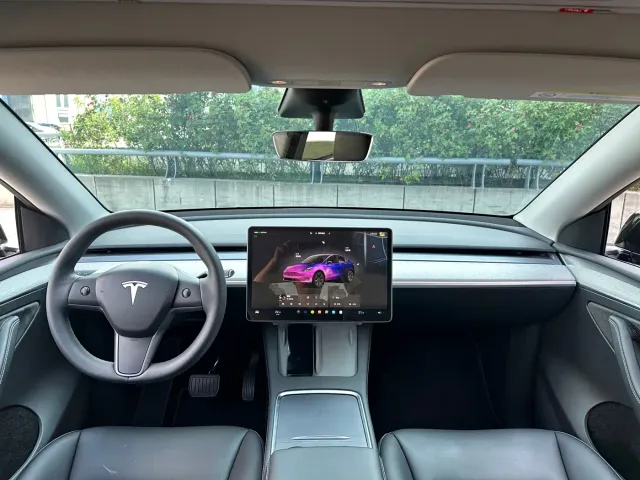 Tesla Model Y — Фото автомобиля 13