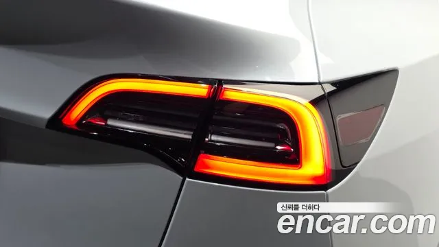 Tesla Model Y — Фото автомобиля 8