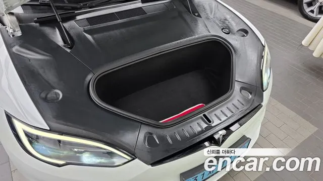 Tesla Model S — Фото автомобиля 9
