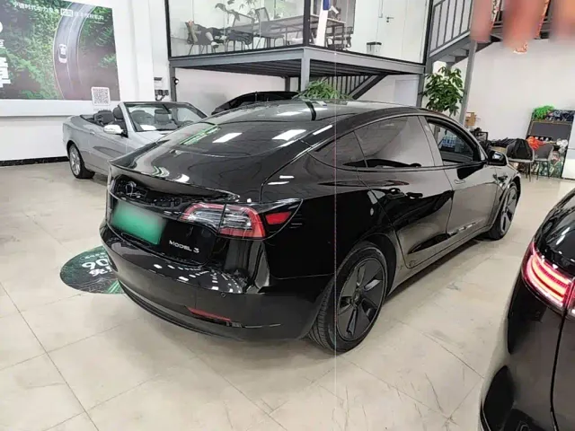 Tesla Model 3 — Фото автомобиля 6