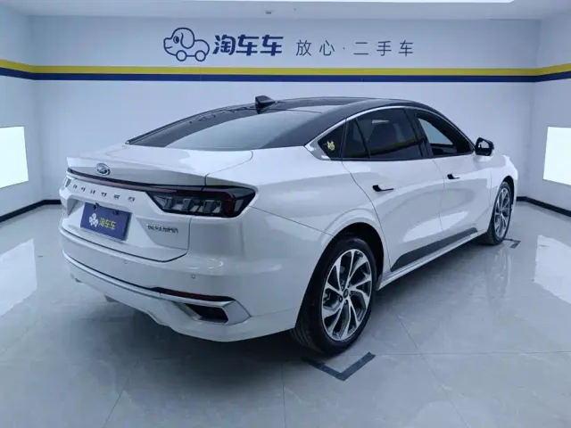 Ford Mondeo — Фото автомобиля 3