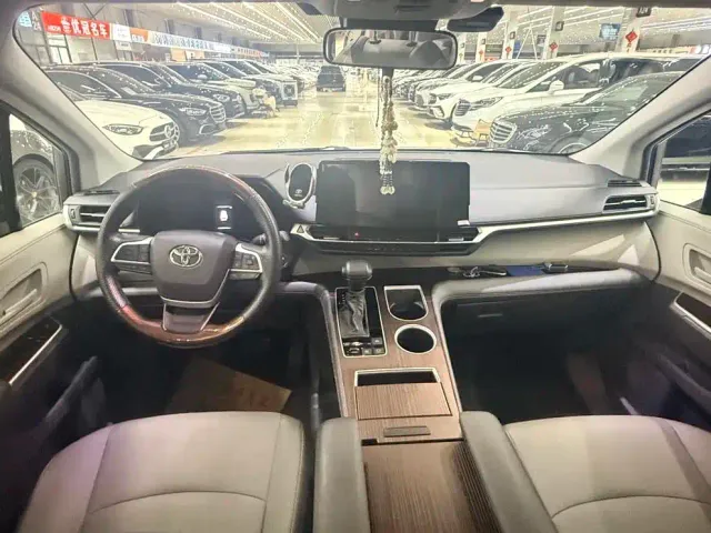 Toyota Granvia — Фото автомобиля 7