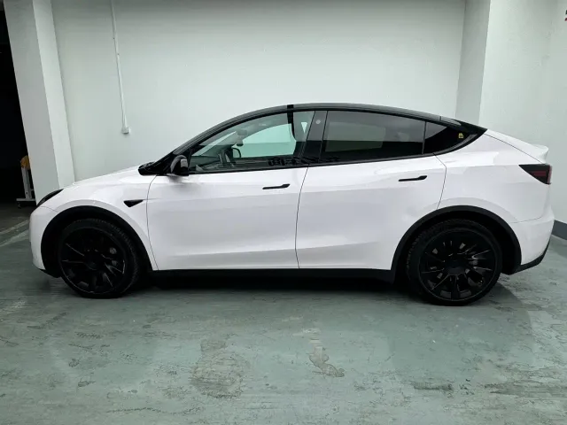 Tesla Model Y — Фото автомобиля 9