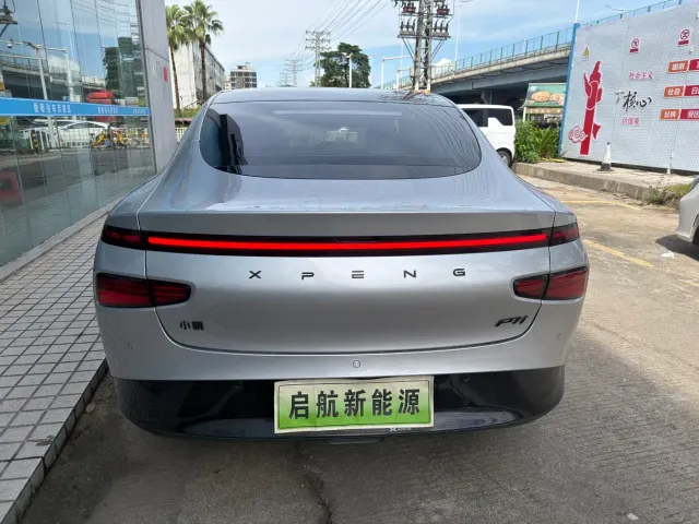Xpeng P7 — Фото автомобиля 11