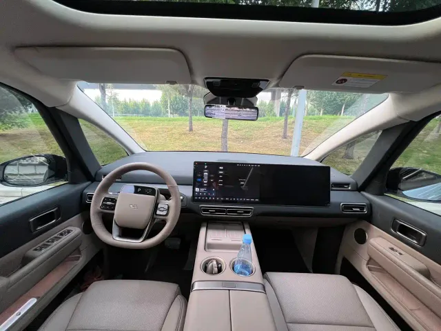 Li Auto MEGA — Фото автомобиля 5