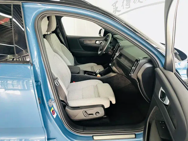Volvo XC40 — Фото автомобиля 14
