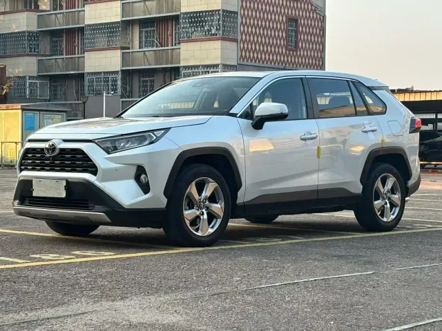 Фотография автомобиля — Toyota RAV4