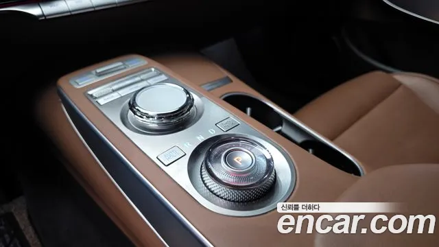 Genesis GV70 2.5T Бензин 2WD — Фото автомобиля 9