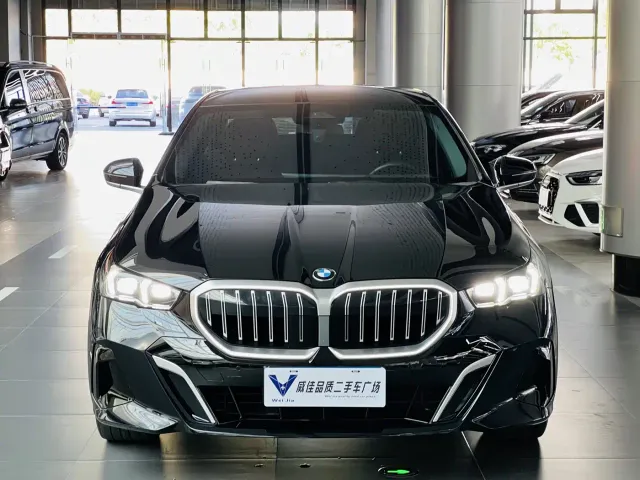 BMW 5 Series — Фото автомобиля 2