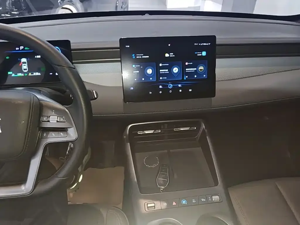 BYD Qin PLUS 2026 DM-i Smart Edition 128KM Progressive — Фото автомобиля 9