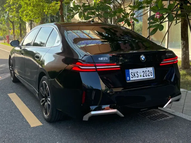 BMW 5 Series — Фото автомобиля 4