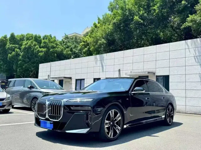 Фотография автомобиля — BMW 7 Series