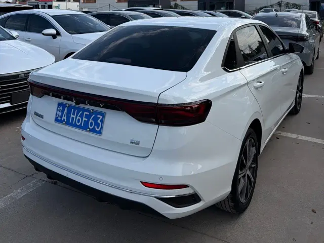 Geely Emgrand — Фото автомобиля 10