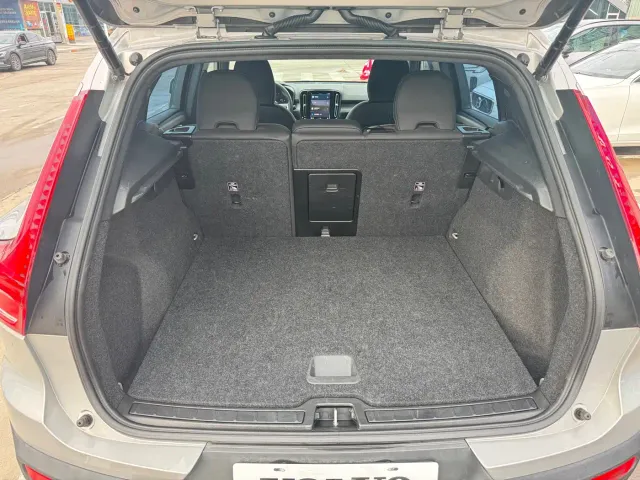 Volvo XC40 — Фото автомобиля 9