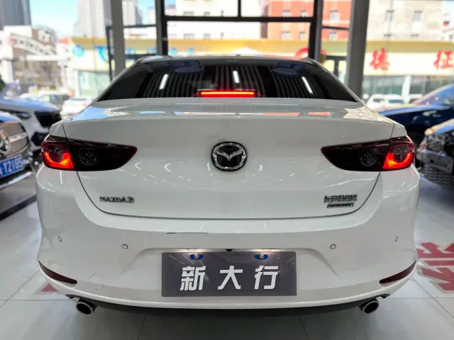 Mazda Axela — Фото автомобиля 8