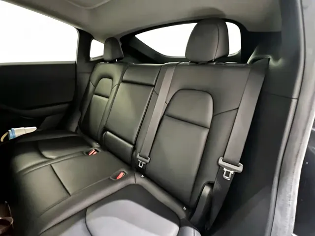 Tesla Model Y — Фото автомобиля 7