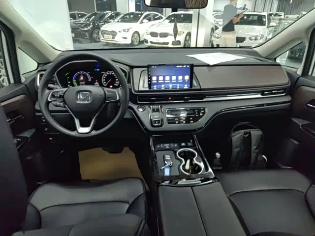Honda Odyssey 2022 2.0L e:HEV Sharp·Enjoyment Edition — Фото автомобиля 9