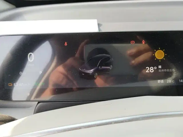 Leapmotor B10 — Фото автомобиля 12