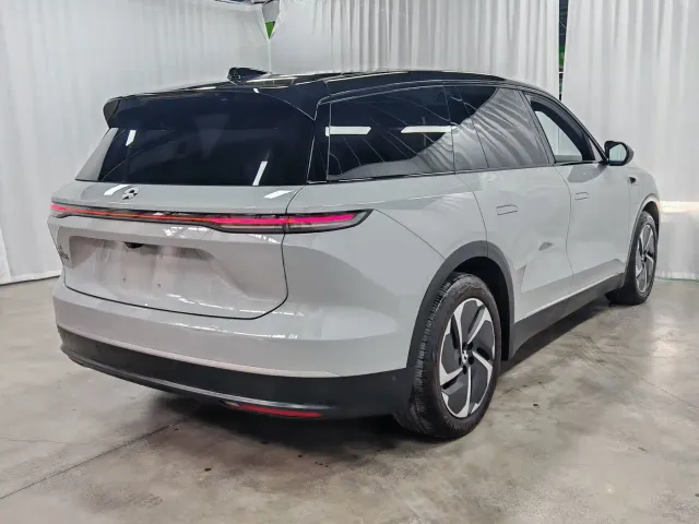 Nio ES8 — Фото автомобиля 6
