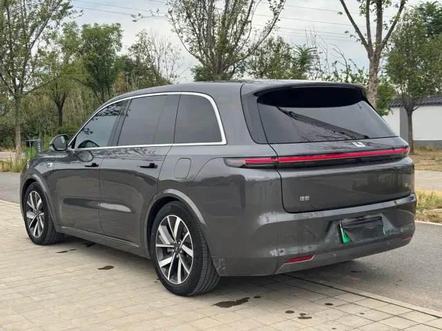 Li Auto L8 — Фото автомобиля 9