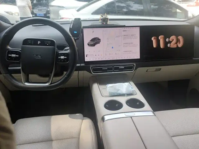 Li Auto L8 — Фото автомобиля 12