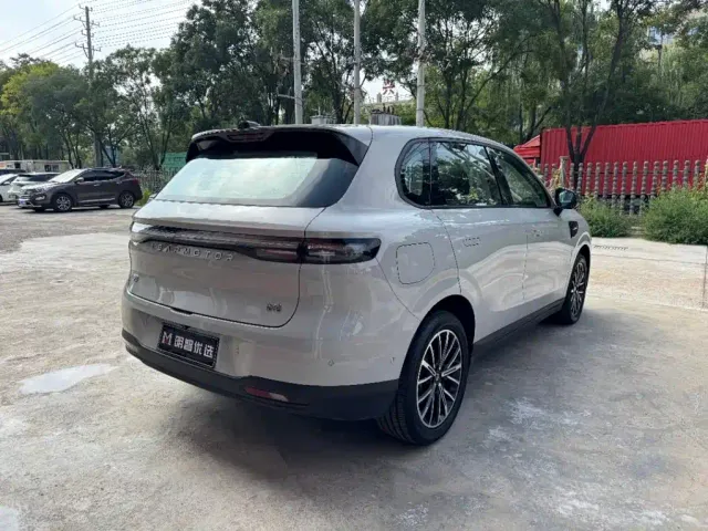 Leapmotor B10 — Фото автомобиля 9