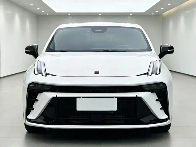 Lynk & Co 03 — Фото автомобиля 13
