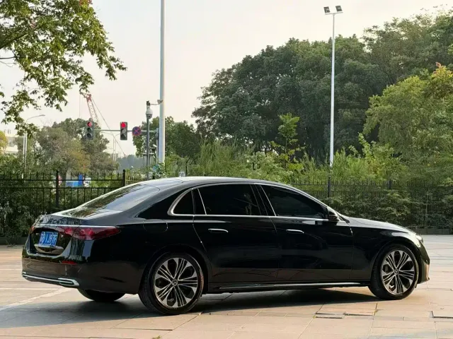 Mercedes-Benz E-Class — Фото автомобиля 5