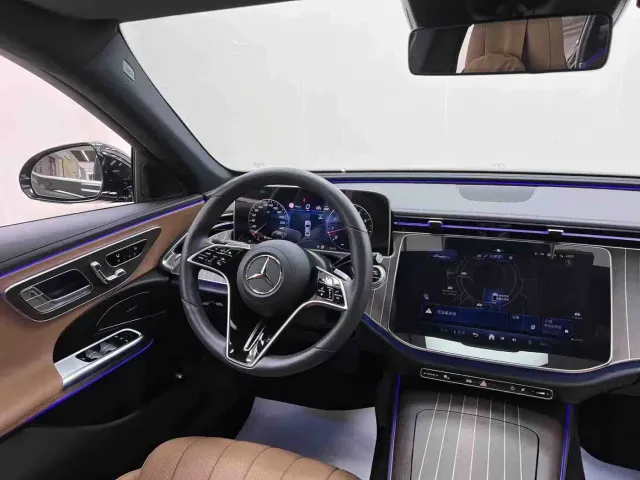 Mercedes-Benz E-Class — Фото автомобиля 16