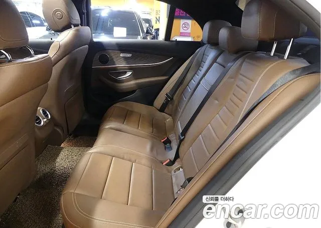 Mercedes-Benz E-Class — Фото автомобиля 18