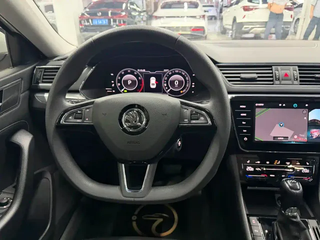 Skoda Superb — Фото автомобиля 16
