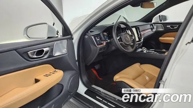 Volvo V60 — Фото автомобиля 15