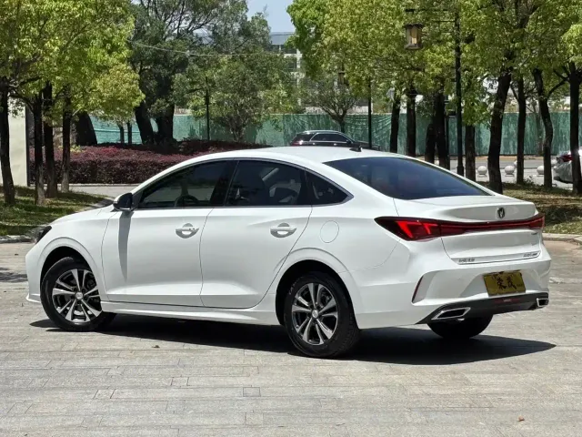 Changan Eado — Фото автомобиля 6