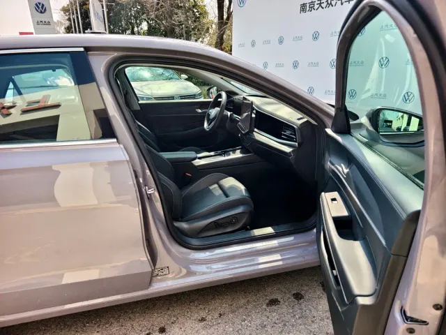 Volkswagen Passat — Фото автомобиля 9