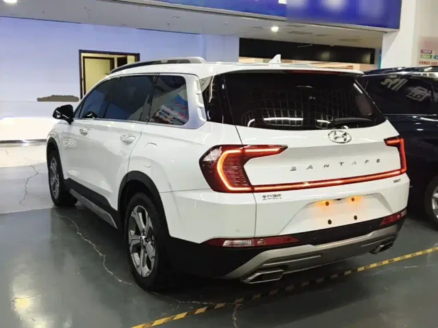 Hyundai Santa Fe — Фото автомобиля 4