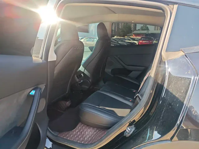 Tesla Model Y — Фото автомобиля 5