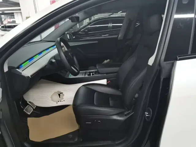 Tesla Model Y — Фото автомобиля 14