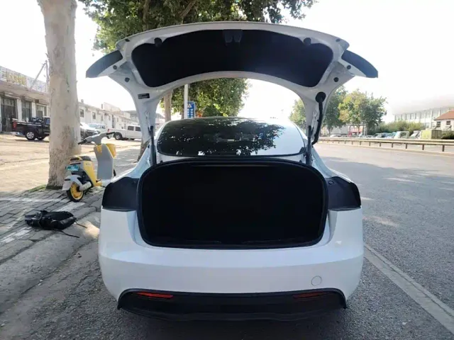 Tesla Model 3 — Фото автомобиля 18